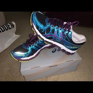 ASICS Women’s Kayano Shoes (Size 8.5)